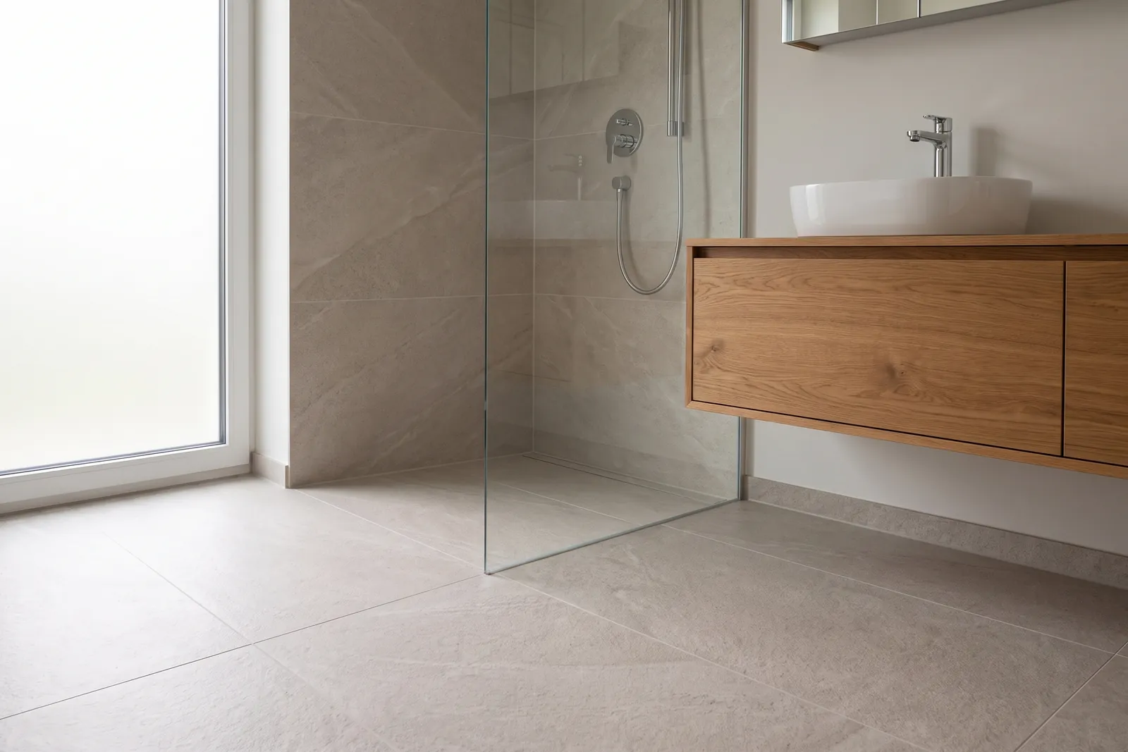Stein Greige verlegt: Badezimmer (Visualisierung)