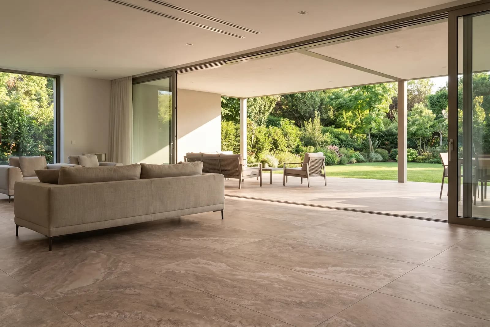 Stein Taupe Brown verlegt: Wohnzimmer (Visualisierung)